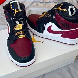 Womens Air Jordan 1 Mid…Color: Black/Dark BeetRoot-White…Size:6